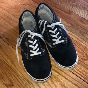 Black Vans offers welcome